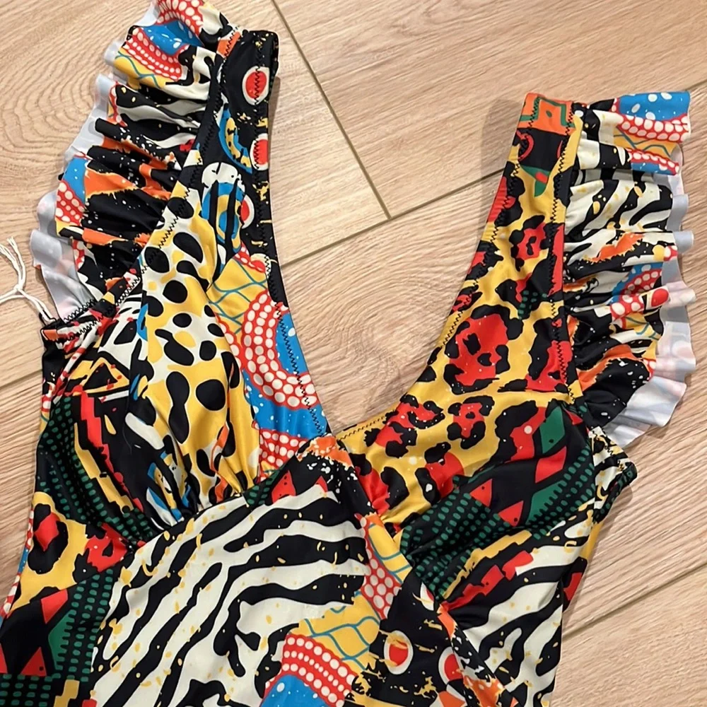 NWT Averie Harlow Plunge One Piece Ruffle Swimsuit | Wilde Print on Black - Picture 6 of 12